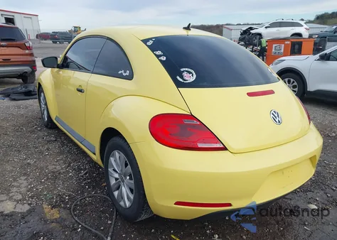 2015 Volkswagen Beetle 1.8T Fleet Edition z USA, uszkodzony, nr VIN 3VWF17ATXFM623086